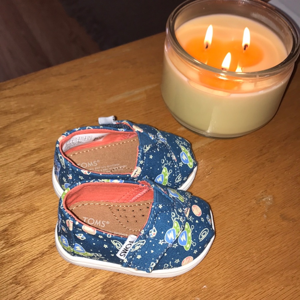 Glow in the dark space Toms